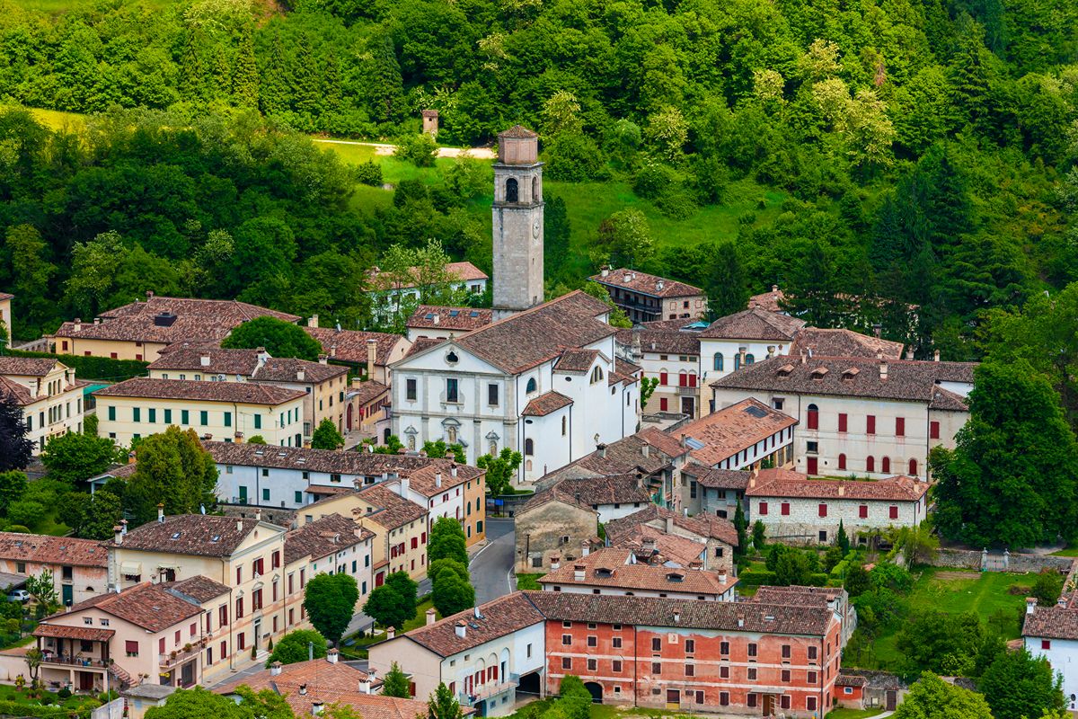 Questo borgo veneto ha mulini, cascate e case sull’acqua: sembra costruito per rallentare