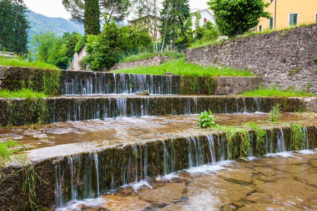 Questo borgo veneto ha mulini, cascate e case sull’acqua: sembra costruito per rallentare