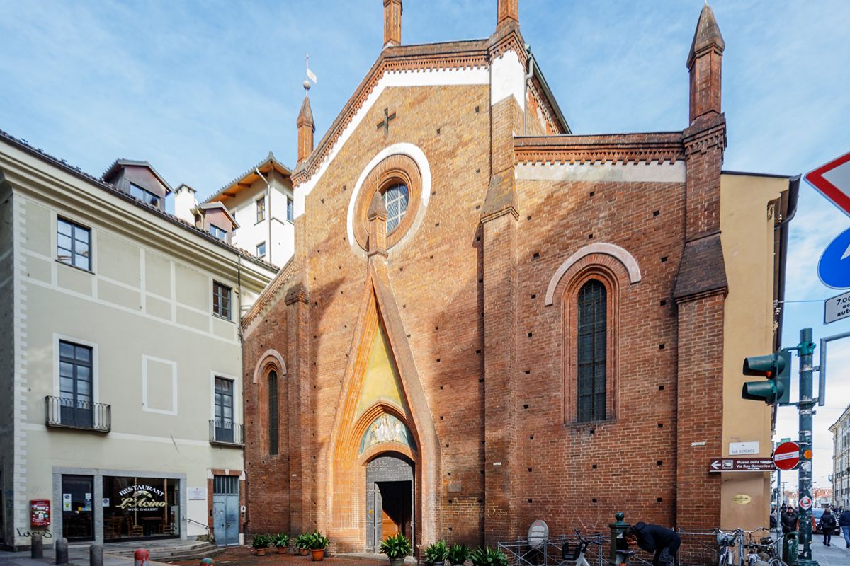 Costruita nel '300 e ignorata da molti, a Torino c'è una chiesa gotica dove ogni centimetro è coperto da affreschi