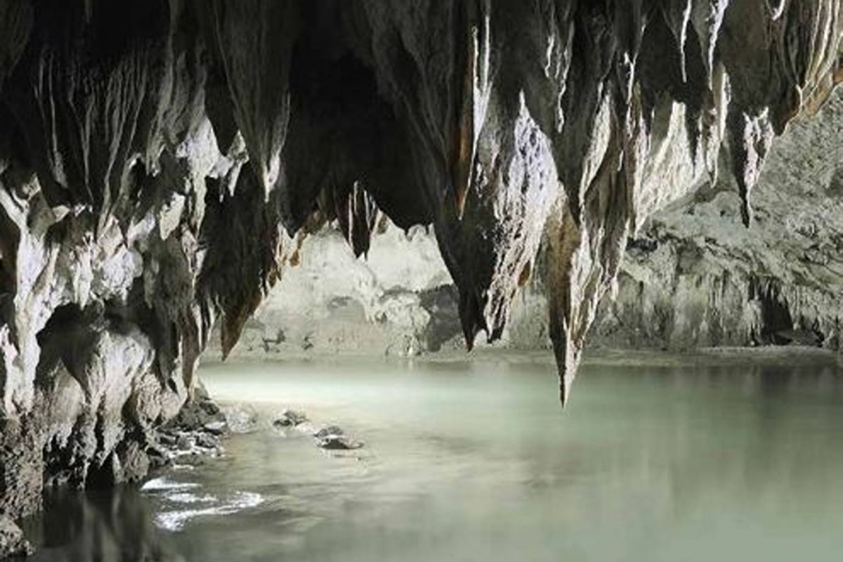 In Campania ci sono le uniche grotte in Italia dove navigare lungo un fiume sotterraneo