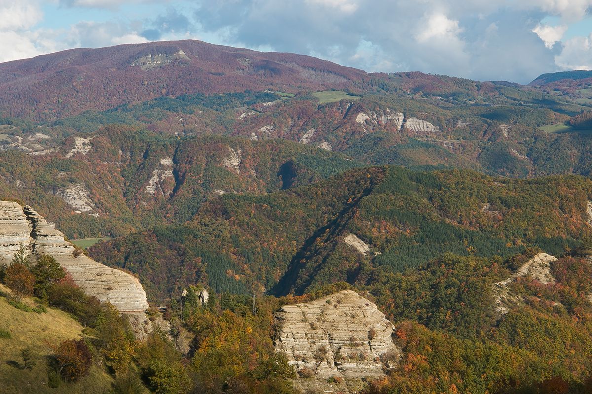 Il tetto degli Appennini è la bellissima montagna a 1600 metri dove scoprire il Lago degli Idoli 