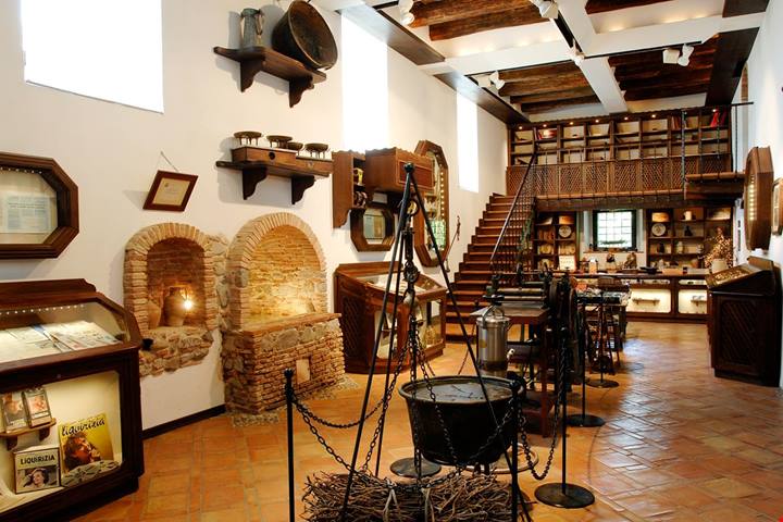 La città della liquirizia: radici, fabbriche storiche e sapori forti nel cuore della Calabria