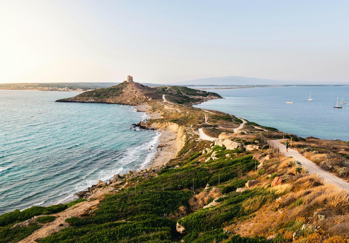 Guida pratica per organizzare una vacanza in Sardegna contenendo il budget