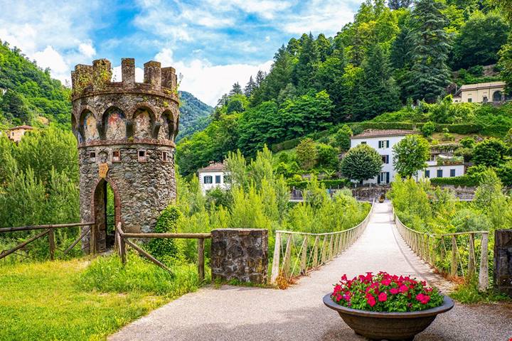 Appena fuori Firenze c'è il parco che custodisce la più grande statua dell'Appennino: è un Gigante di 14 metri
