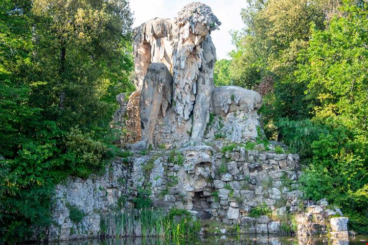 Appena fuori Firenze c'è il parco che custodisce la più grande statua dell'Appennino: è un Gigante di 14 metri