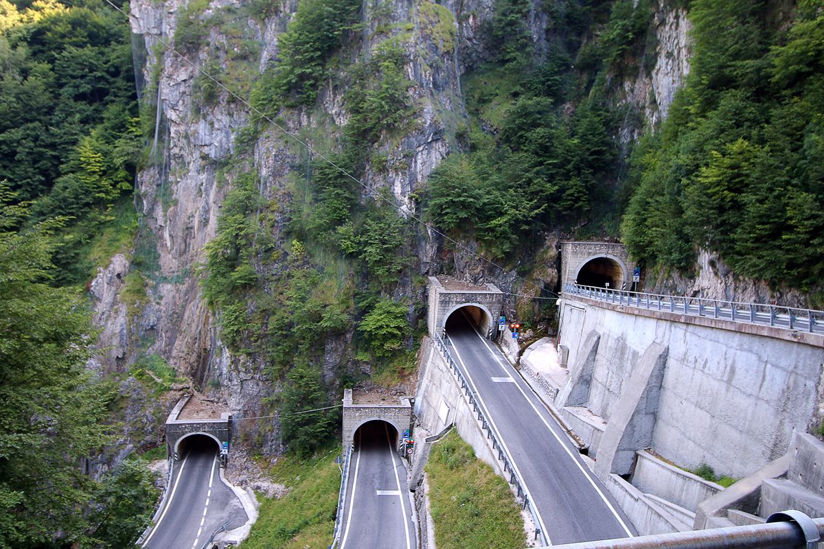 Costruita in soli 3 mesi, la "Strada dei 100 Giorni" è ancora oggi un capolavoro di ingegneria unico al mondo