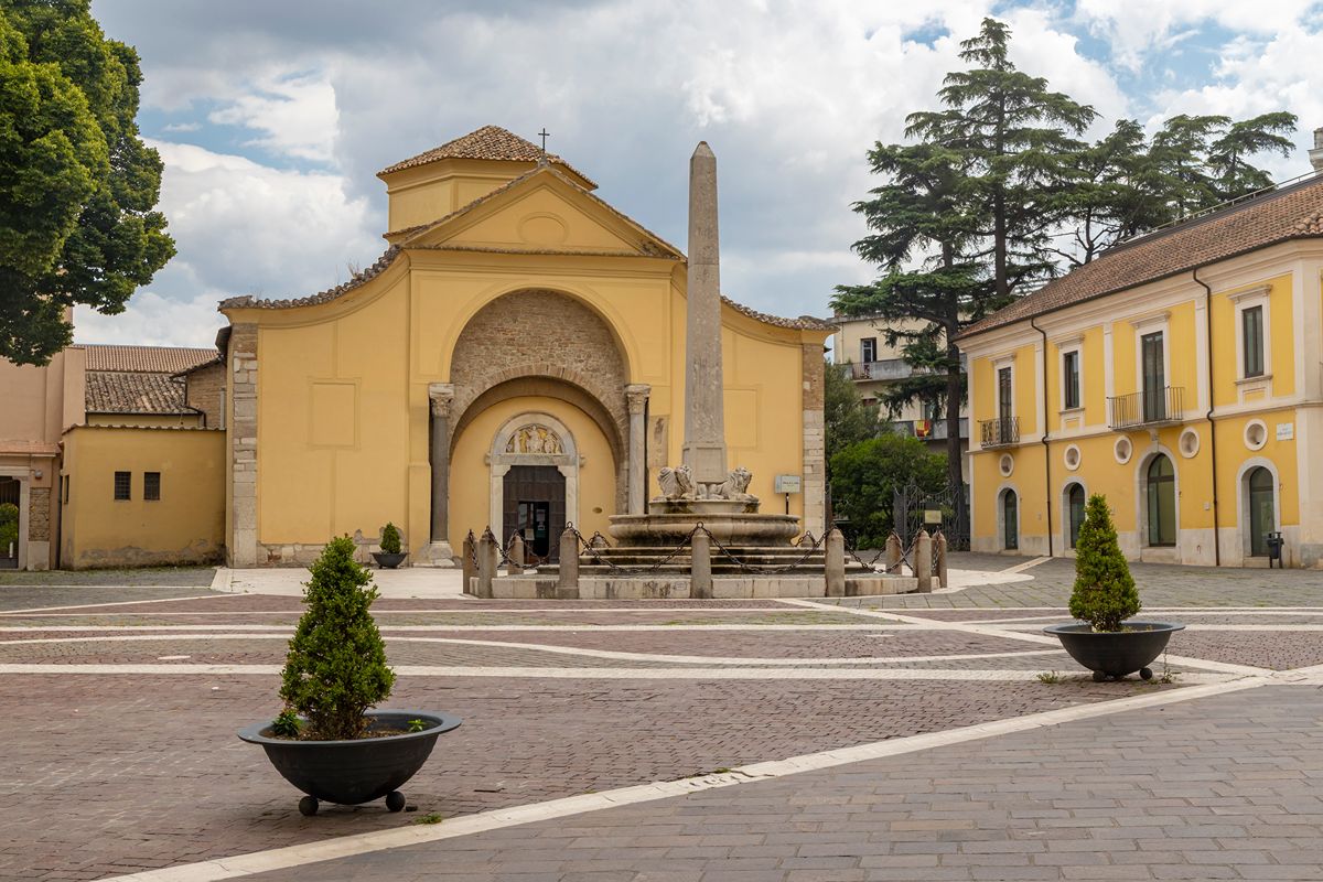 Il paese delle streghe dove leggende, noce sacro e liquore raccontano un’identità antica