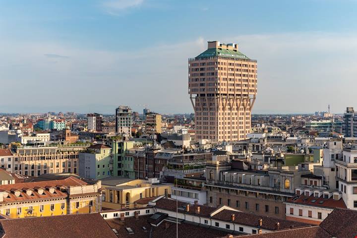 Lo hanno chiamato il palazzo più brutto d'Italia: si trova nel cuore di Milano e la sua è una storia di rinascita