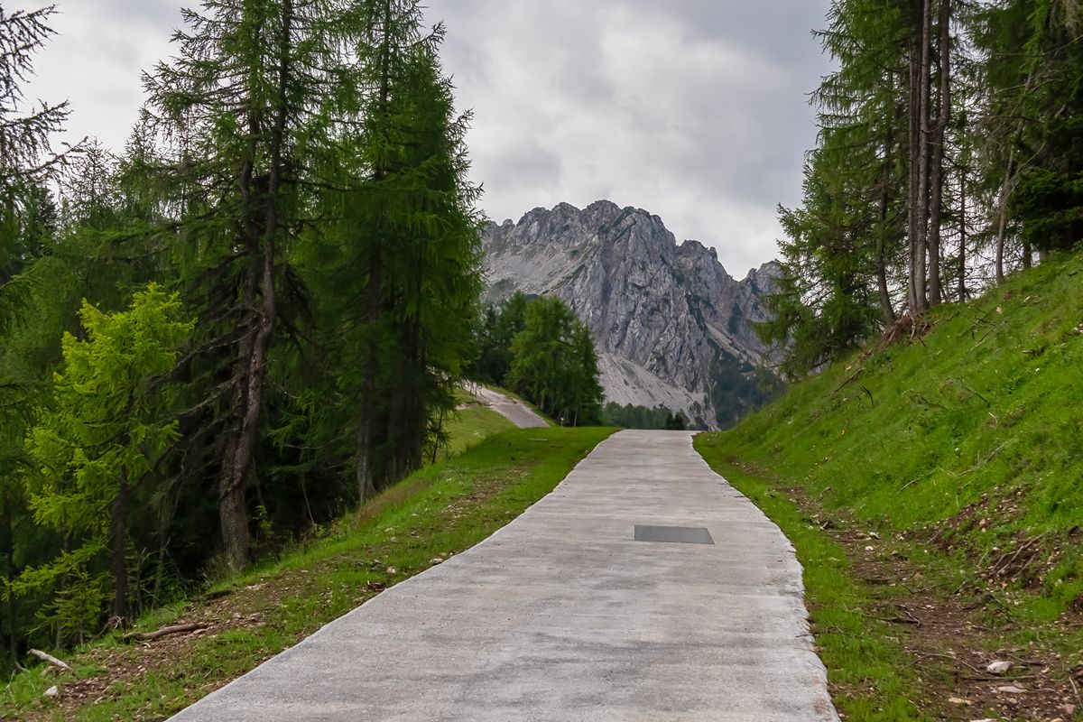 È il minuscolo borgo sulla cima della montagna dove ogni stagione regala un paesaggio nuovo