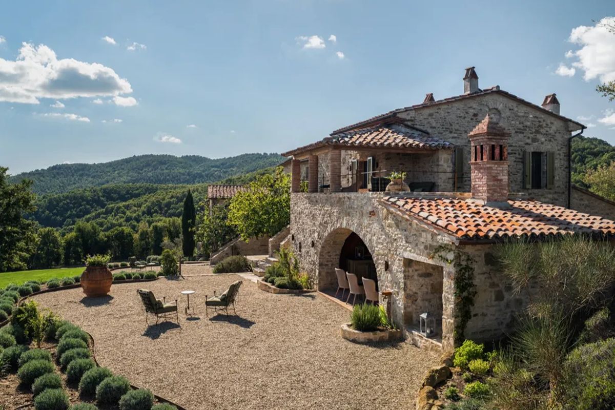 Un castello di 1000 anni fa diventato un hotel da sogno che ha conquistato VIP e star internazionali
