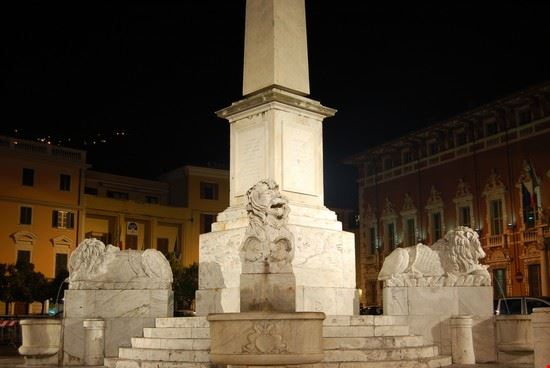 Piazza degli Aranci in Massa. - alessandro bianchi - alessandro bianchi