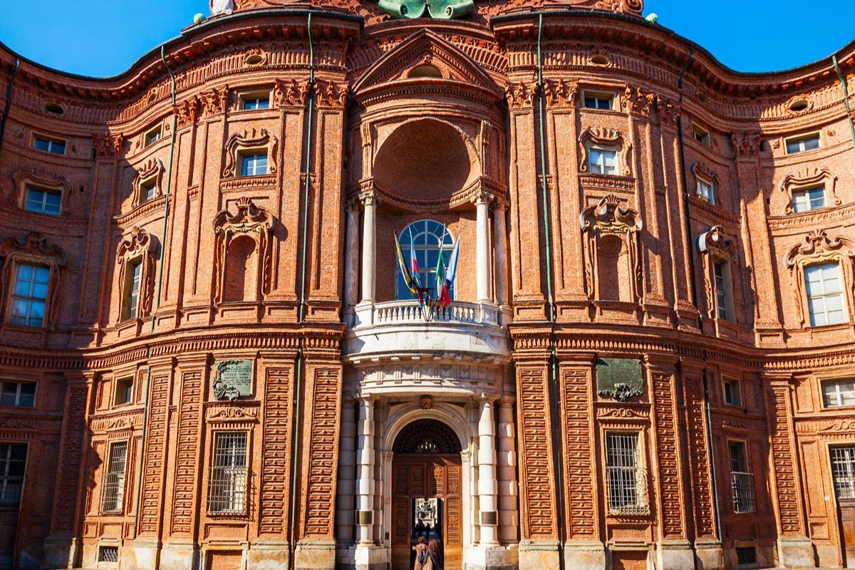 Una facciata che lascia a bocca aperta: questo palazzo di Torino è il capolavoro dimenticato del Barocco