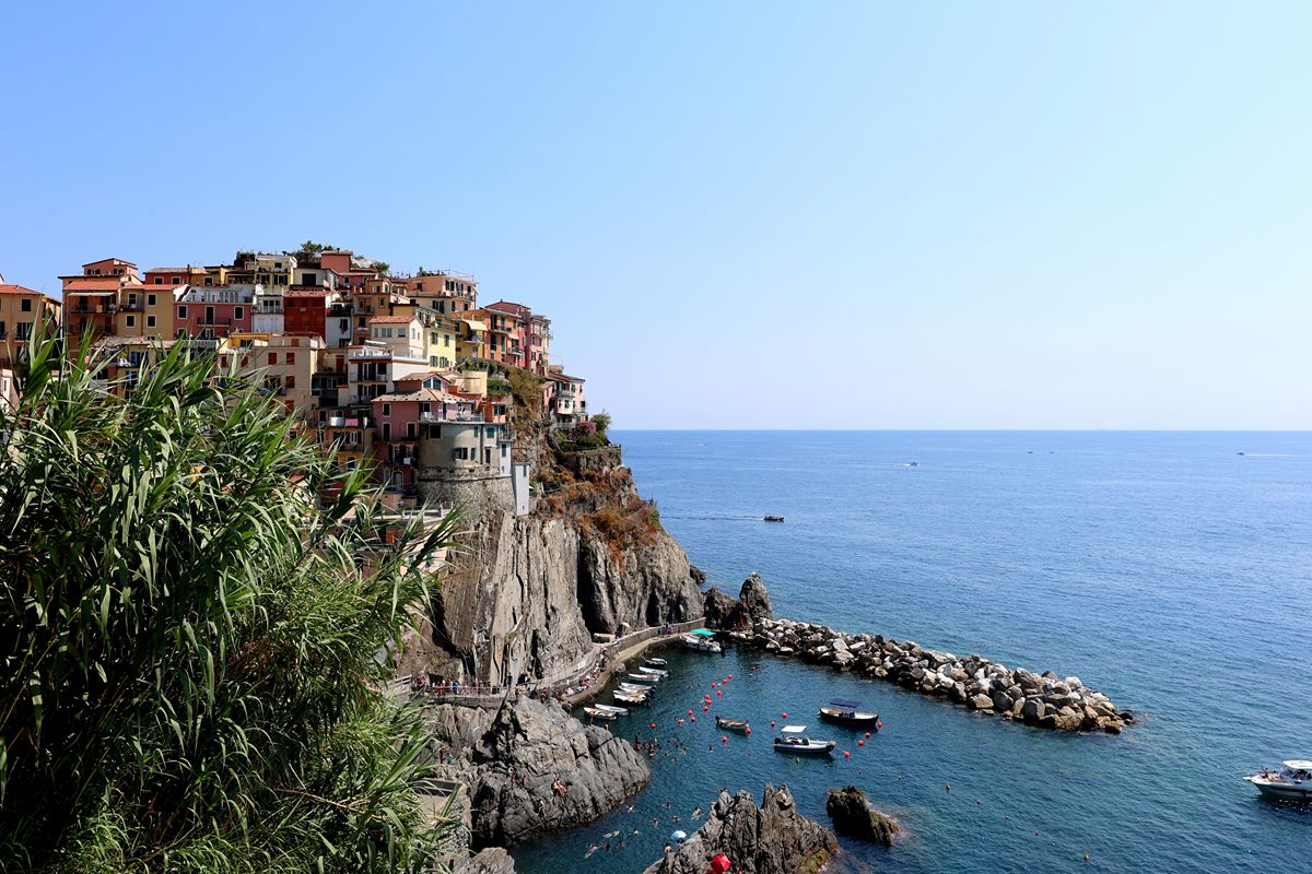 Un borgo sul mare senza rumore: qui la Liguria sembra essersi fermata prima della folla