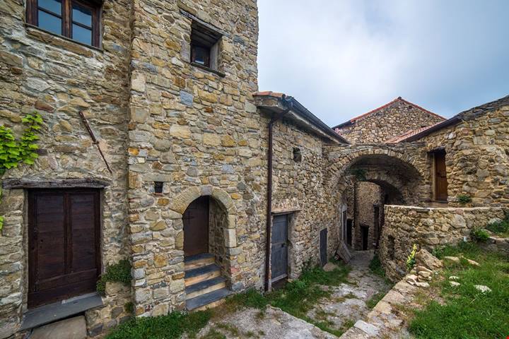 Se pensavi che la Liguria fosse solo mare, il suo borgo pragmatico ti farà cambiare idea