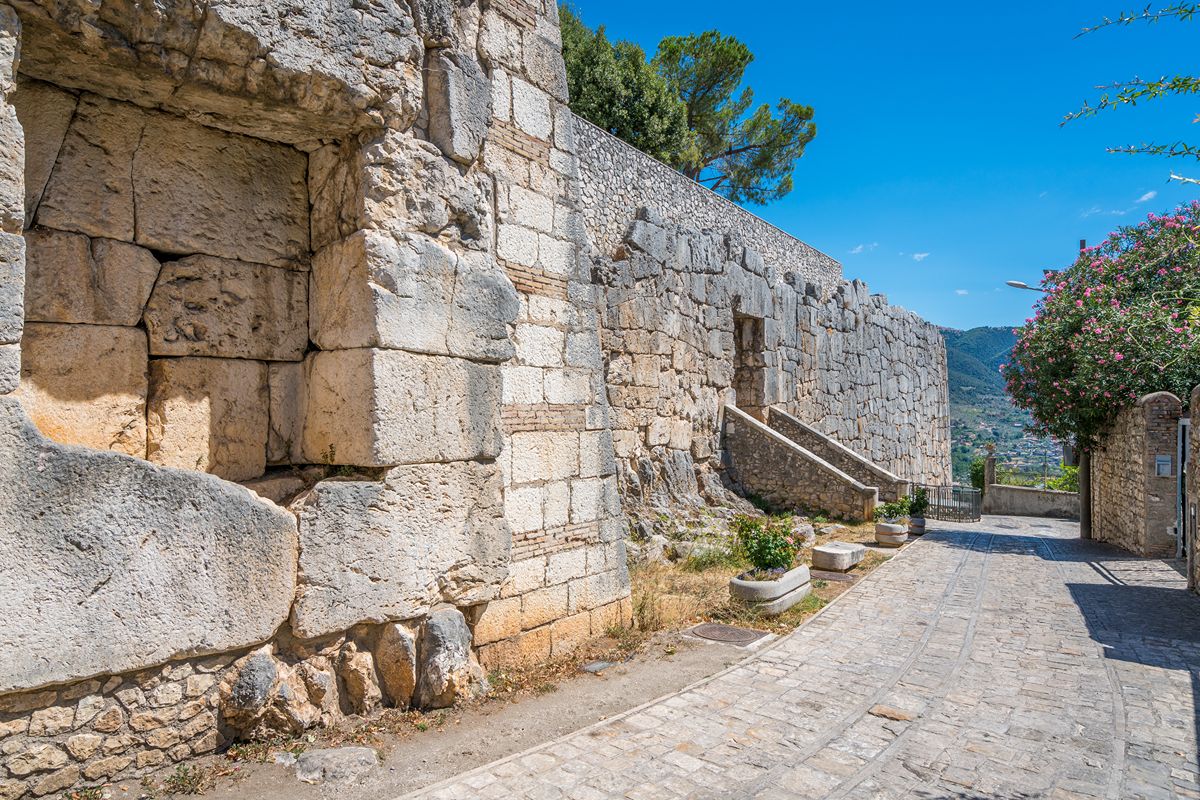 Dalle città della Ciociaria spunta un capolavoro che si credeva perduto: queste mura sono antichissime