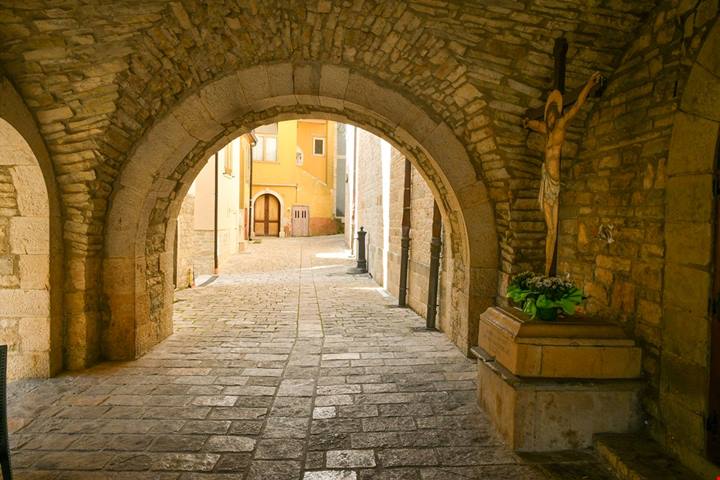 Il borgo dei mulini e degli scalpellini: alla scoperta del piccolo gioiello di collina sui Monti Dauni