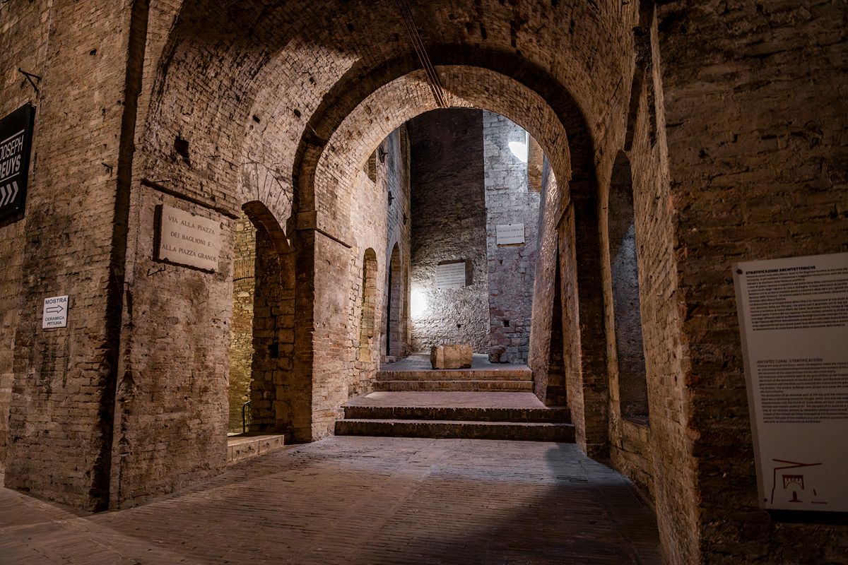 Perugia sotto terra e sopra i tetti: la città umbra da vedere tra Rocca Paolina e vicoli medievali