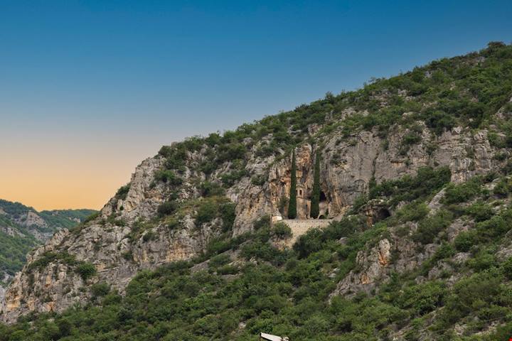 12 mila anni fa gli uomini già abitavano qui: per scoprire queste grotte della Liguria devi camminare per chilometri