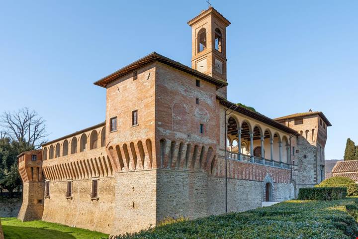 Il castello da fiaba nascosto tra le colline dell'Umbria: alla scoperta di un vero gioiello nascosto del Rinascimento