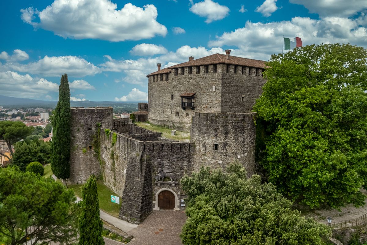 In pochi passi cambi Paese senza accorgertene: la città italiana dove il confine racconta tutto
