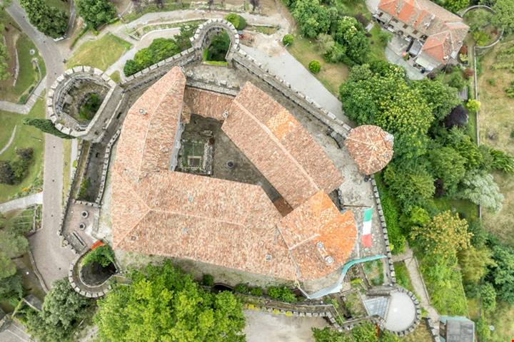 In pochi passi cambi Paese senza accorgertene: la città italiana dove il confine racconta tutto