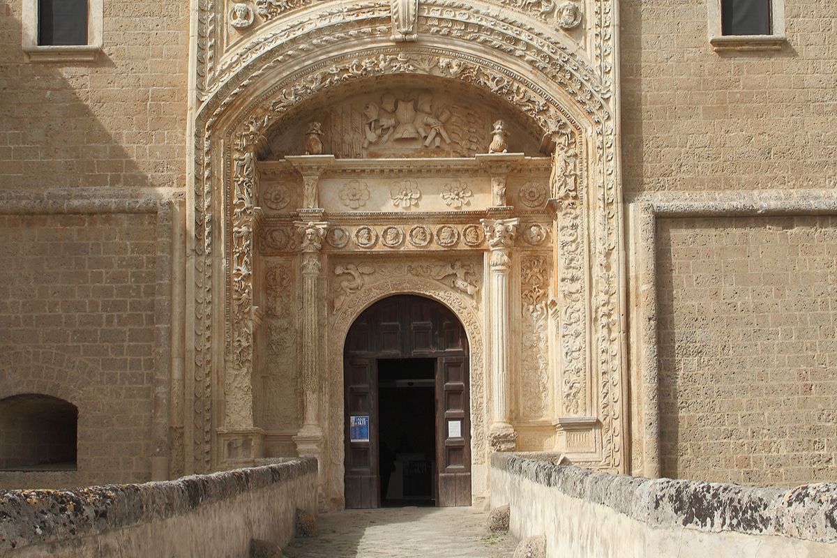 È uno dei più grandi di tutta Italia: tra gli ulivi del Salento un castello a forma di stella tutto da scoprire
