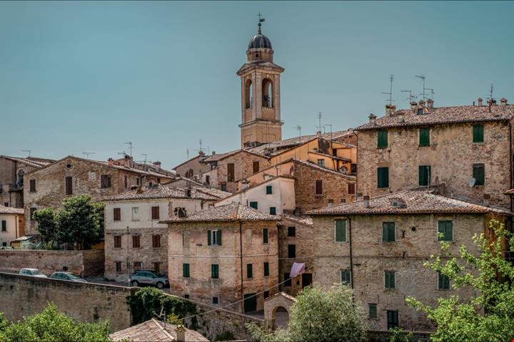 Urbania (1)