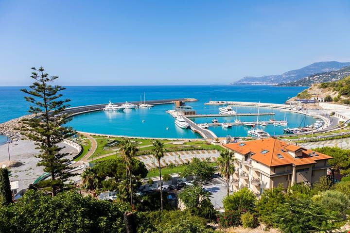L'ultimo avamposto d'Italia prima del confine: in Liguria c'è la città dei fiori dove si parla anche francese