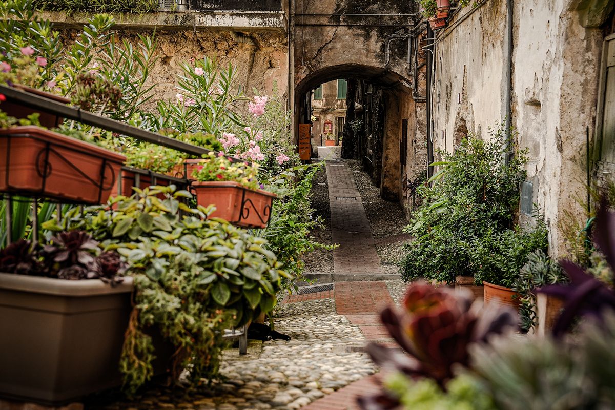 L'ultimo avamposto d'Italia prima del confine: in Liguria c'è la città dei fiori dove si parla anche francese