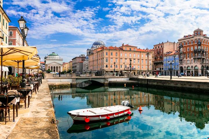 Sembra Vienna affacciata sull’Adriatico: la città italiana dove il vento racconta storie di confine