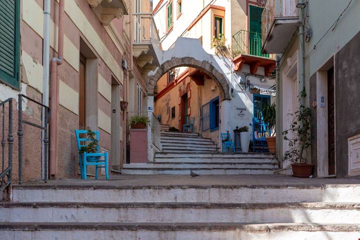 Siamo in Sardegna, ma si parla genovese: il curioso paradosso dell'isola dalle case color pastello
