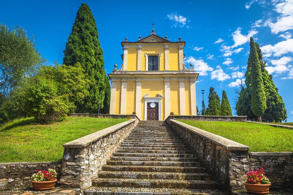 Lombardia: il borgo sul Lago di Garda celebre per la sua antica Valle delle Cartiere