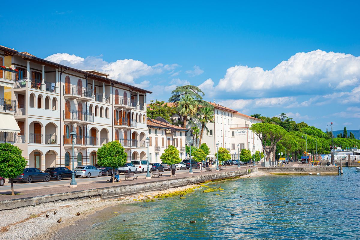 Lombardia: il borgo sul Lago di Garda celebre per la sua antica Valle delle Cartiere