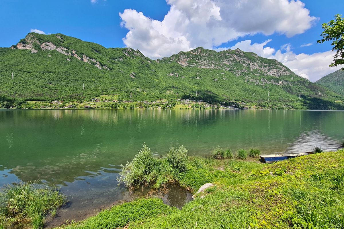 5 laghi della Lombardia che ancora non conosci (e che vale la pena scoprire in autunno)