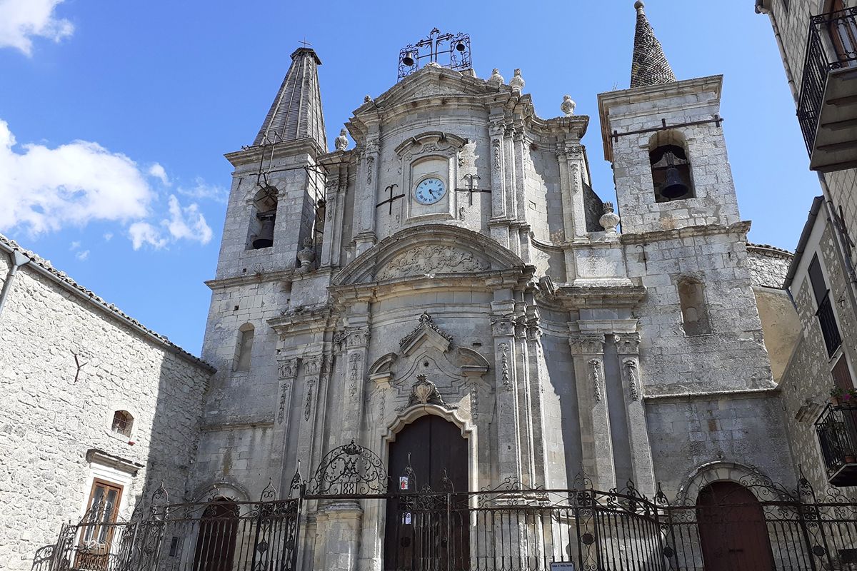 Dal 2018 è diventato famoso in tutta Italia, ma questo borgo della Sicilia a 1147 metri d'altezza ha molto da mostrare