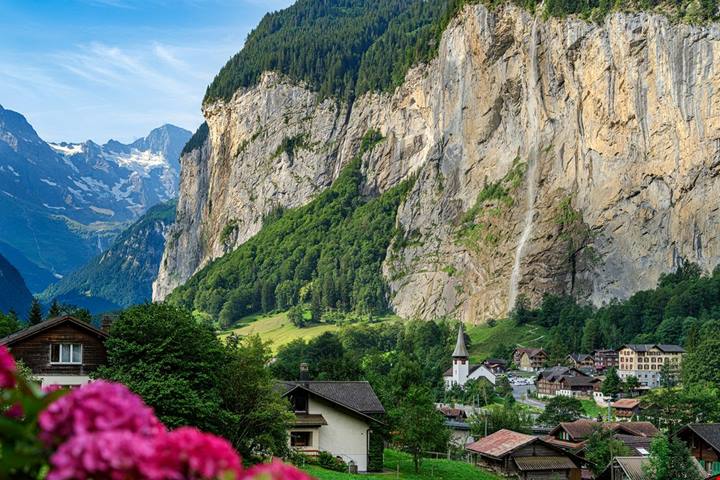 In Svizzera c'è delle 72 cascate dalla storia favolosa: qui è nato Il Signore degli Anelli