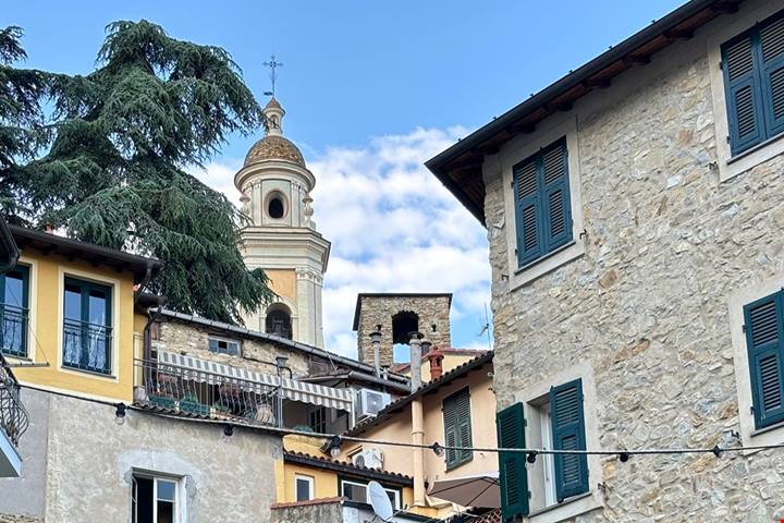 Qui anche l'acqua profuma: a 30 minuti da Sanremo c'è la città dei fiori della Liguria