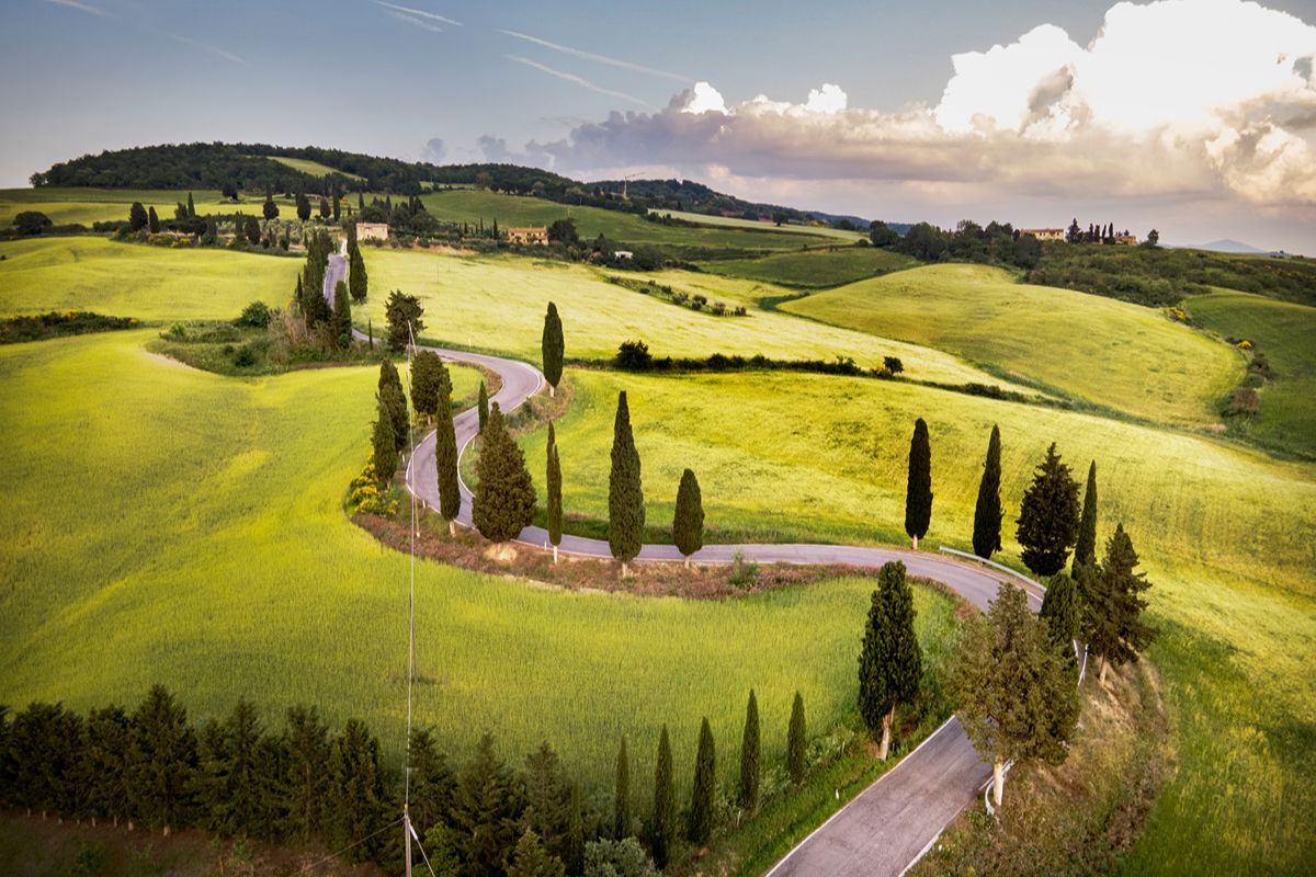 Un caratteristico borgo medievale della Val d'Orcia celebre per il suo paesaggio da cartolina e il Teatro Povero