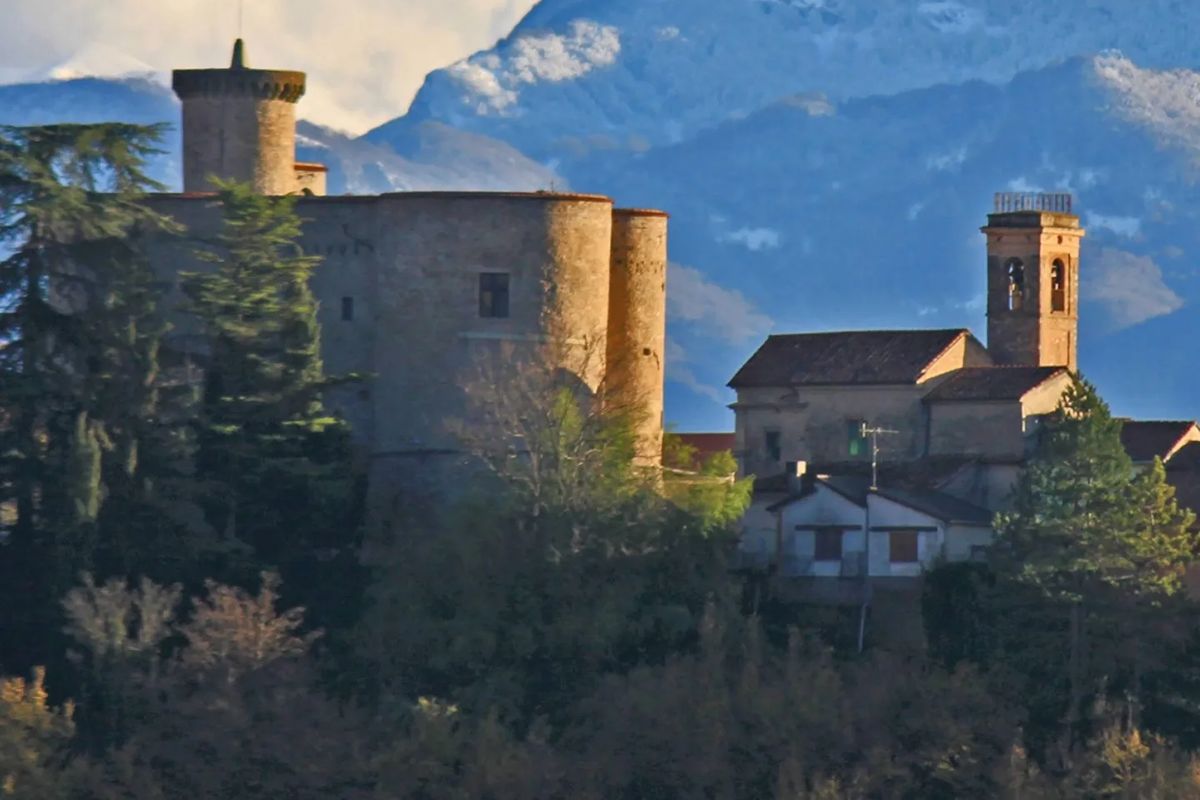 Da 1000 anni guarda la Lunigiana dall'alto: è il castello che oggi racconta la storia di tutta la Toscana
