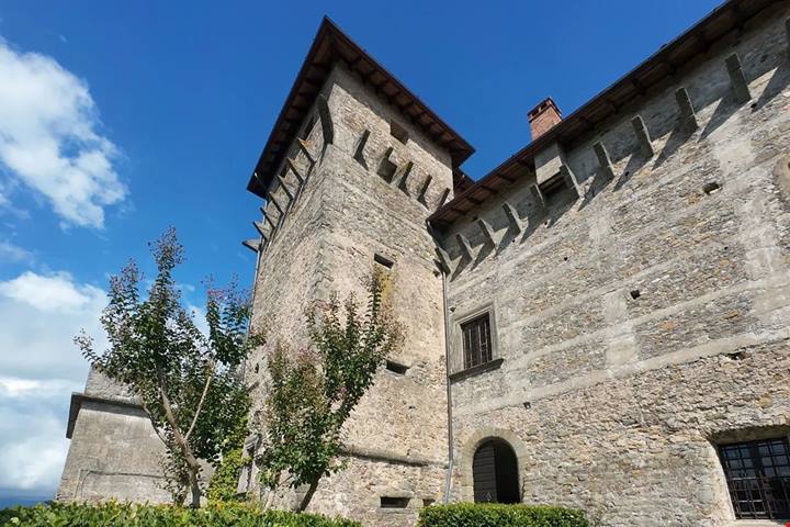 Da 1000 anni guarda la Lunigiana dall'alto: è il castello che oggi racconta la storia di tutta la Toscana