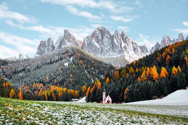 Trentino, la valle del foliage e dei borghi di gusto che a ottobre si veste di colori