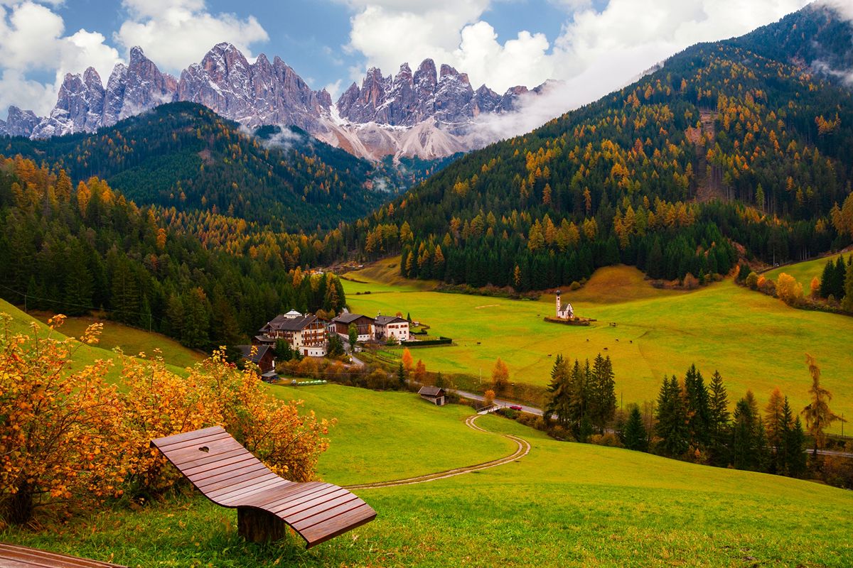 Trentino, la valle del foliage e dei borghi di gusto che a ottobre si veste di colori