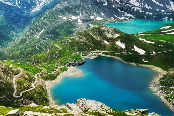È la perla alpina ai piedi del Gran Paradiso: questo borgo del Piemonte ti fa vedere il mondo da 1600 metri d'altezza