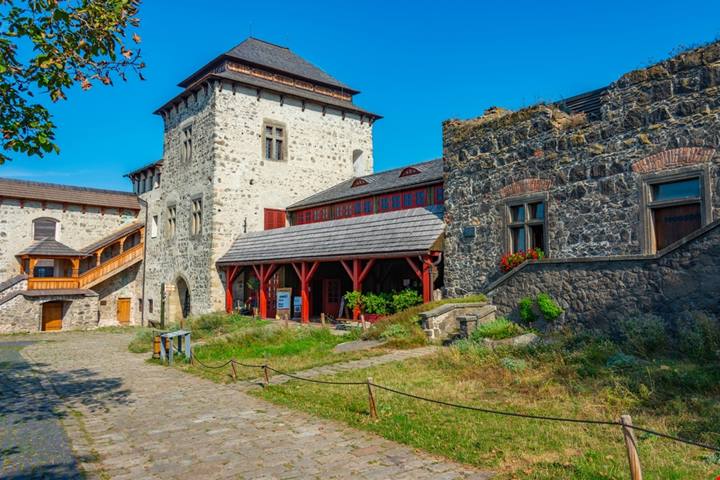 40 castelli, uno più bello dell'altro: questo itinerario te li farà scoprire in un solo (e incredibile) viaggio