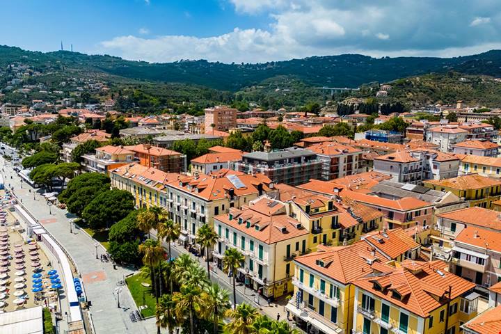 Voglia di mare a fine ottobre? Questo borgo della Liguria è il posto ideale per una fuga nel weekend