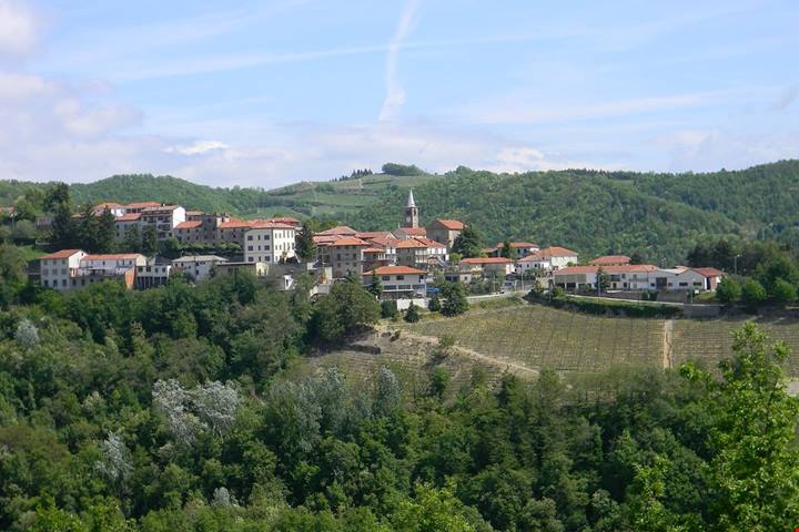 Piemonte, il borgo del Passito e delle oasi WWF dove l'autunno è una full immersion nella natura