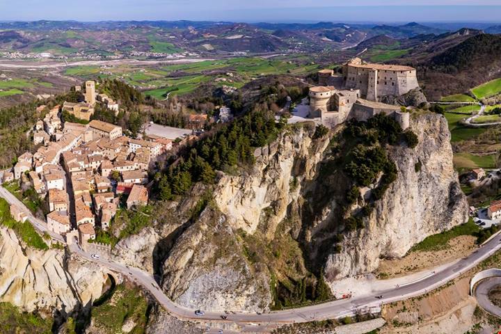 Rinchiuso in una fortezza sopra il vuoto: il mistero del conte Cagliostro continua ad attirare curiosi