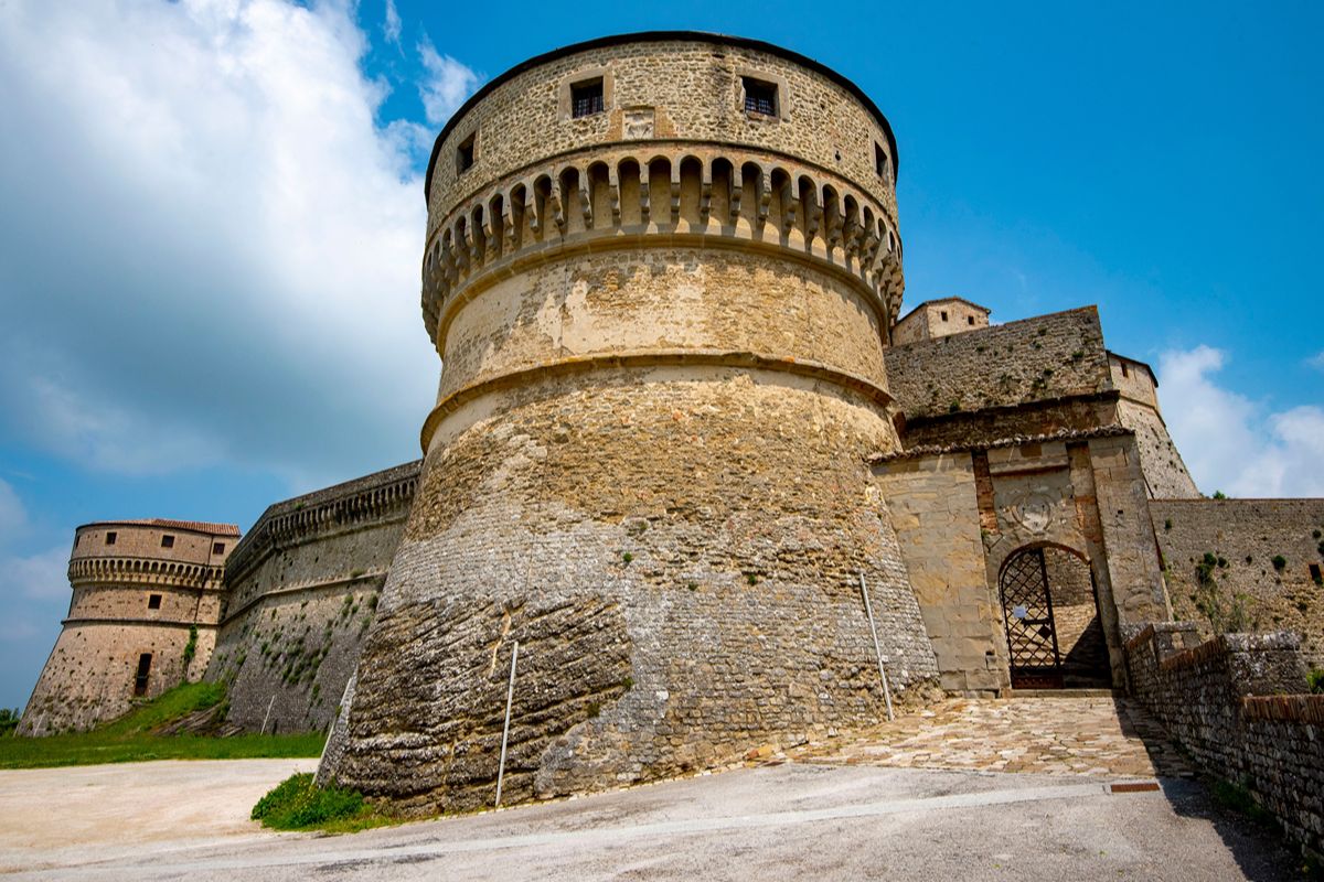 Rinchiuso in una fortezza sopra il vuoto: il mistero del conte Cagliostro continua ad attirare curiosi