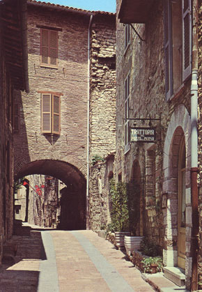 La medioevale Via Pozzo della Mensa