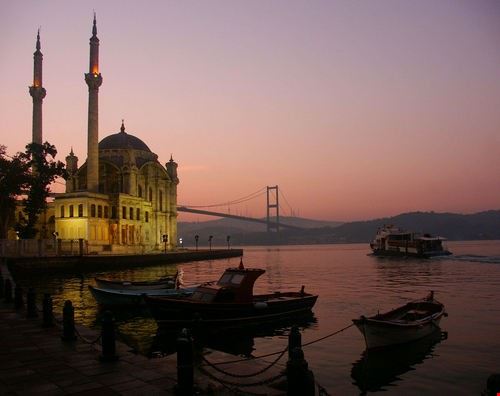 Ortakoy Fonte: André Klaassen - Shutterstock André Klaassen - Shutterstock André Klaassen - Shutterstock